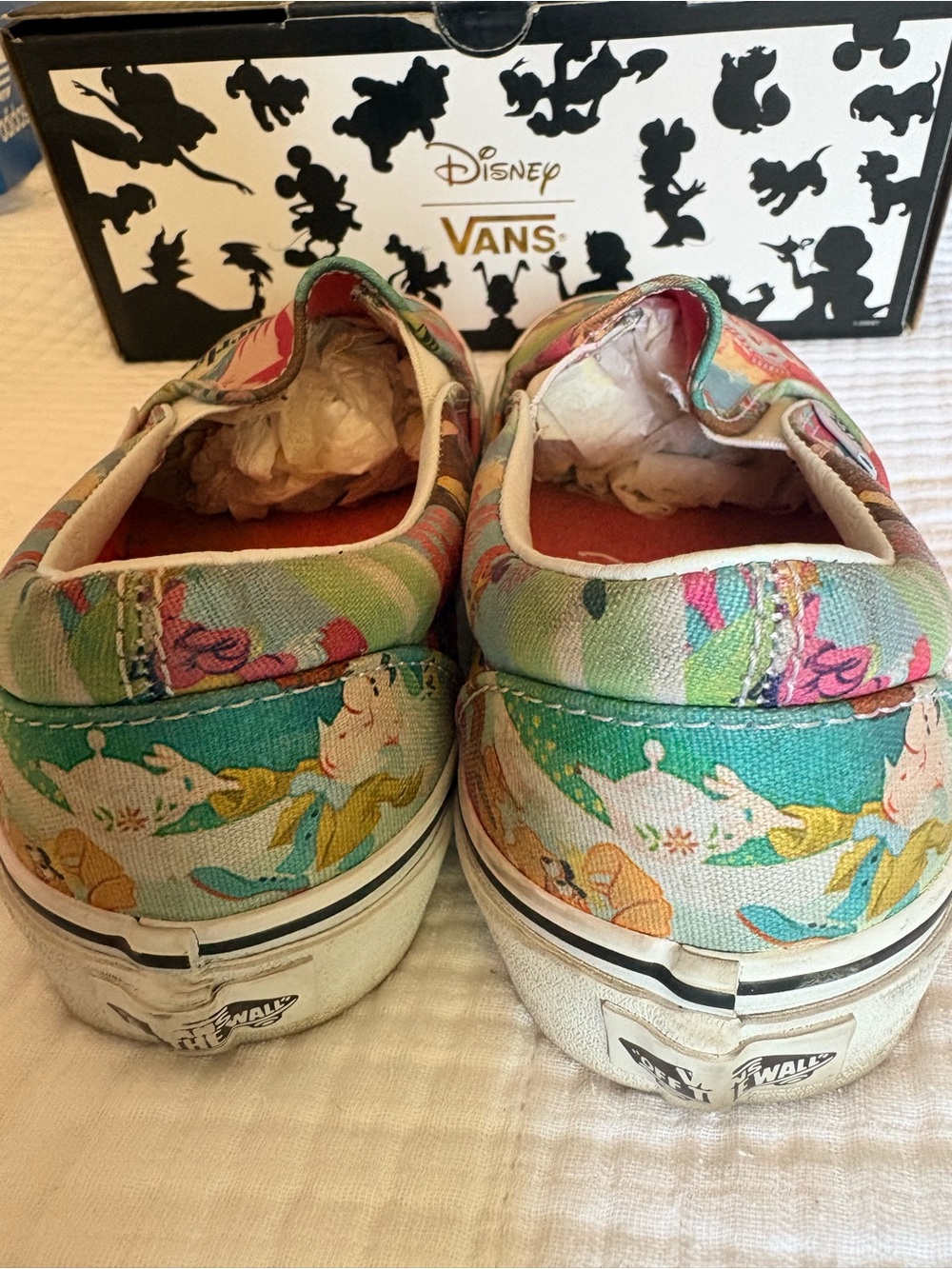 Vans Alice in Wonderland Slip-On Sneakers - Multicolor - Picture 4 of 4